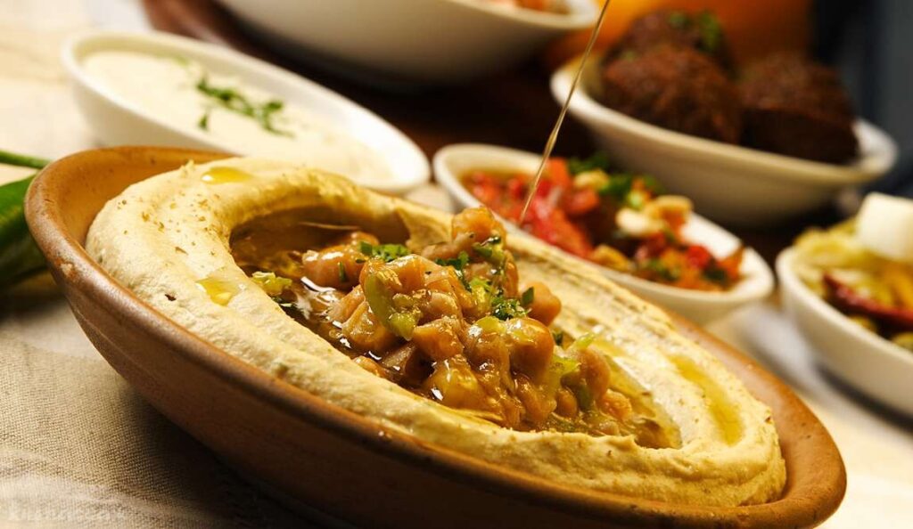 Сколько стоит обед в Арабских Эмиратах?